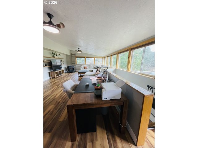 922 FERN Pl, Reedsport, OR 97467