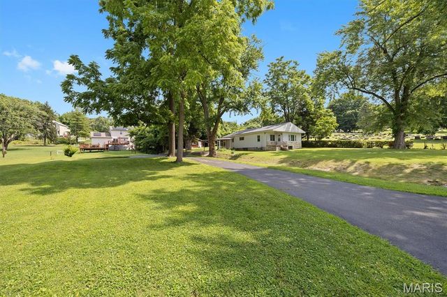 551 Woodland Avenue, Wood River, IL 62095
