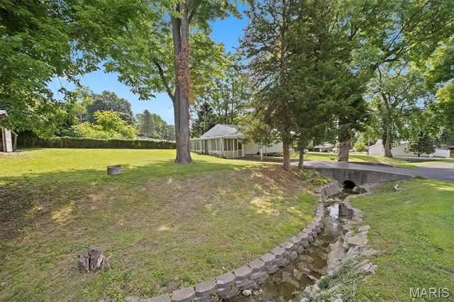 551 Woodland Avenue, Wood River, IL 62095