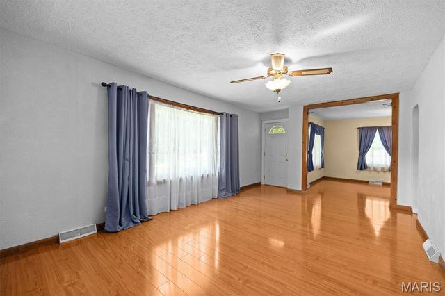 551 Woodland Avenue, Wood River, IL 62095