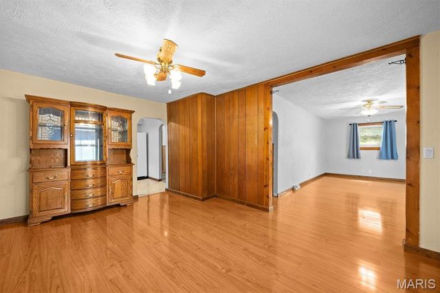551 Woodland Avenue, Wood River, IL 62095