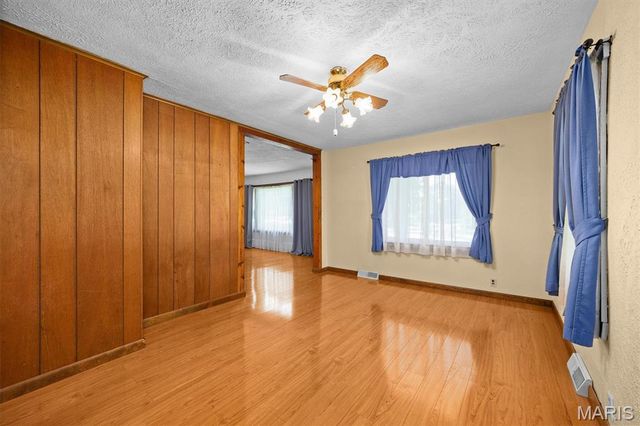 551 Woodland Avenue, Wood River, IL 62095
