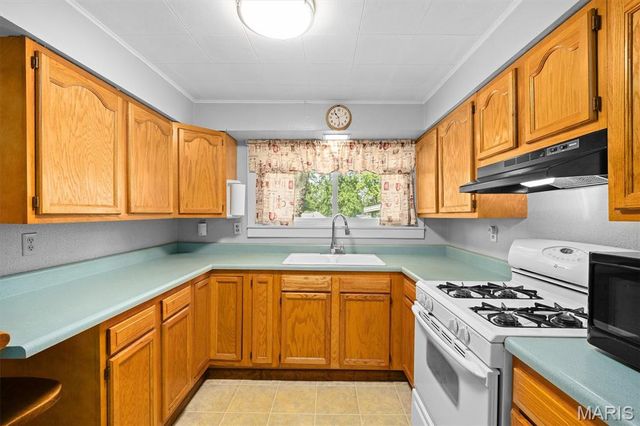 551 Woodland Avenue, Wood River, IL 62095