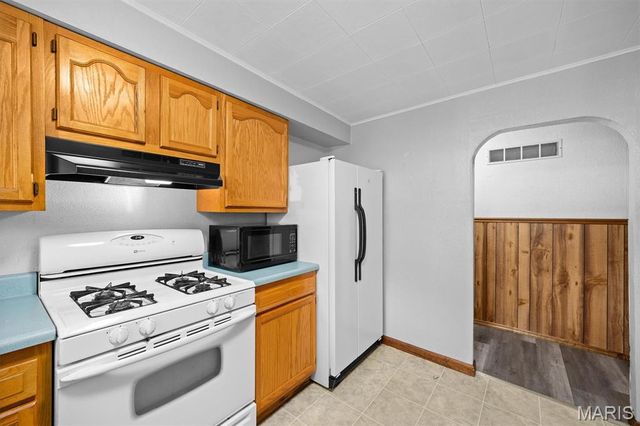 551 Woodland Avenue, Wood River, IL 62095