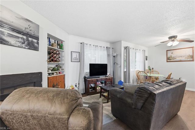 504 Pheasant RN, Virginia Beach, VA 23452