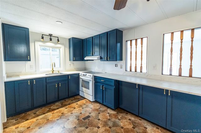 525 Riverleigh Avenue P3, Riverhead, NY 11901