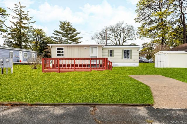 525 Riverleigh Avenue P3, Riverhead, NY 11901