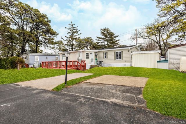 525 Riverleigh Avenue P3, Riverhead, NY 11901