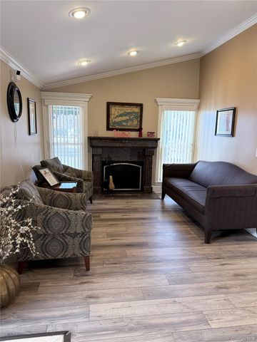 525 Riverleigh Avenue P3, Riverhead, NY 11901