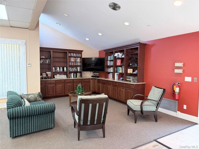 525 Riverleigh Avenue P3, Riverhead, NY 11901