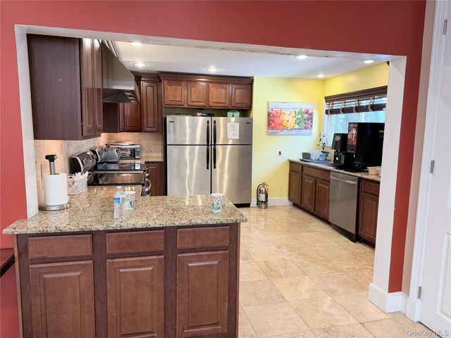 525 Riverleigh Avenue P3, Riverhead, NY 11901