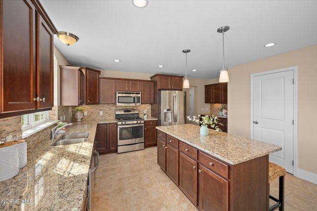 7836 N Woodbridge Road, Monclova, OH 43542