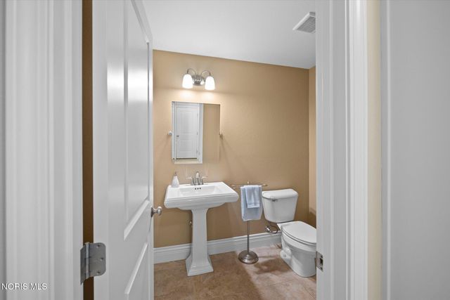 7836 N Woodbridge Road, Monclova, OH 43542