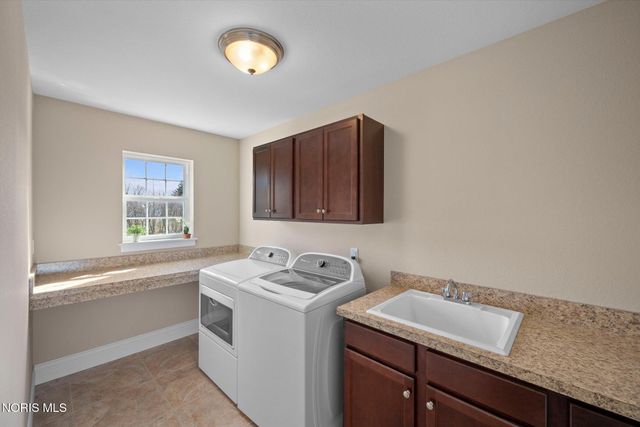 7836 N Woodbridge Road, Monclova, OH 43542