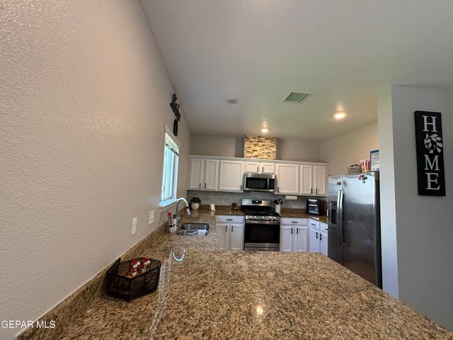 13049 Aerodrome Avenue, Horizon City, TX 79928