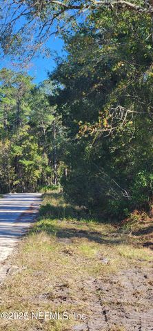 213 BREEZEWAY Avenue, Satsuma, FL 32189