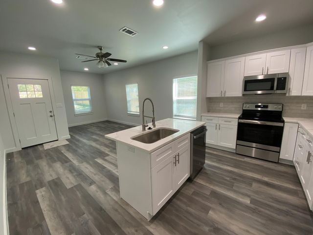505 W Walker Street 101, Denison, TX 75020