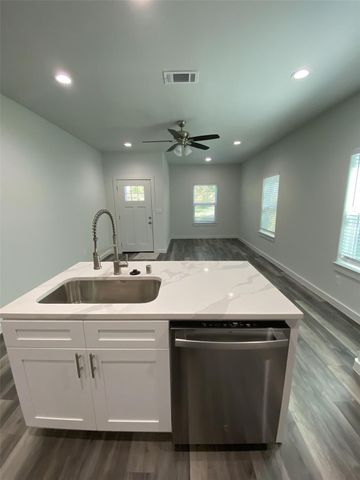 505 W Walker Street 101, Denison, TX 75020