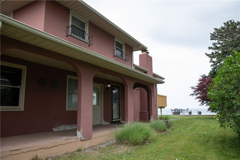 1602 Edgemere Drive, Greece, NY 14612