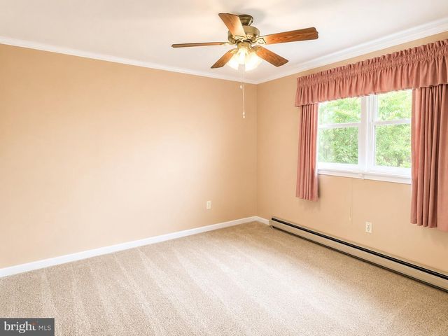 32 W SYLVAN DR, Northampton, PA 18067