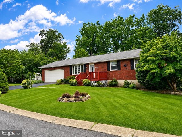 32 W SYLVAN DR, Northampton, PA 18067