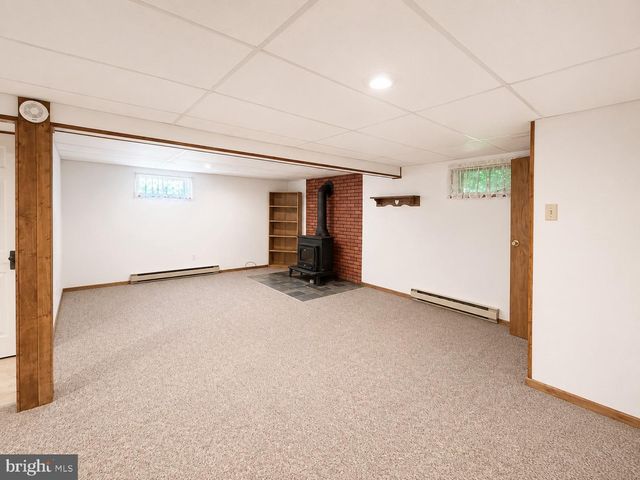 32 W SYLVAN DR, Northampton, PA 18067