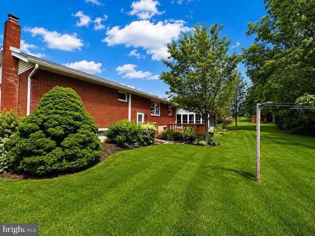 32 W SYLVAN DR, Northampton, PA 18067