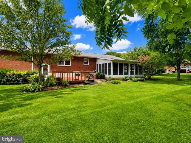 32 W SYLVAN DR, Northampton, PA 18067