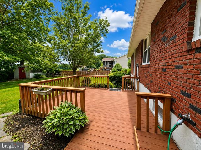 32 W SYLVAN DR, Northampton, PA 18067