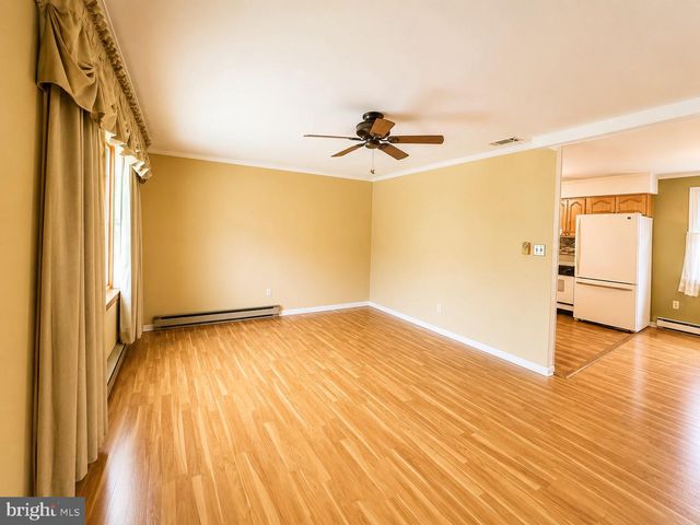 32 W SYLVAN DR, Northampton, PA 18067