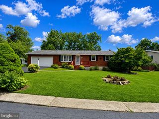 32 W SYLVAN DR, Northampton, PA 18067