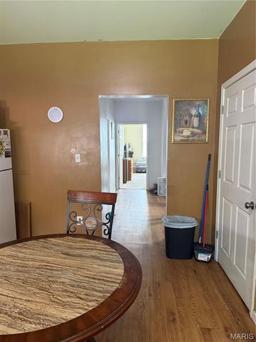 615 Lagro Avenue, St Louis, MO 63125