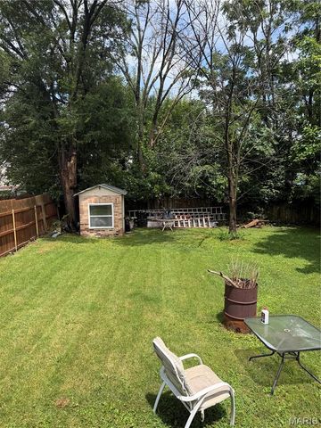 615 Lagro Avenue, St Louis, MO 63125
