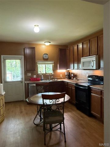 615 Lagro Avenue, St Louis, MO 63125