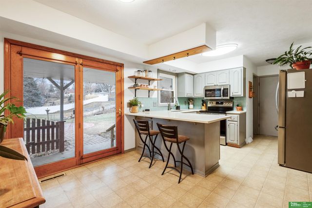 603 Matthies Drive, Papillion, NE 68046