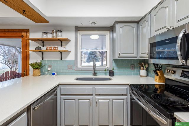 603 Matthies Drive, Papillion, NE 68046