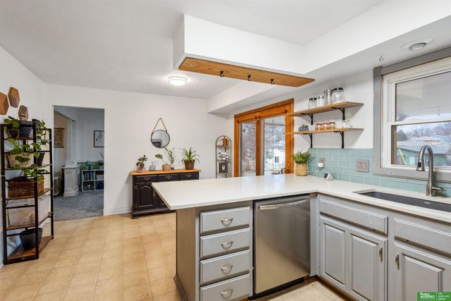 603 Matthies Drive, Papillion, NE 68046