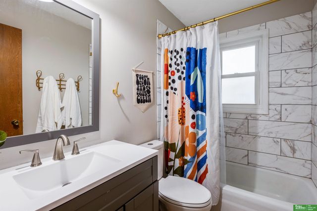 603 Matthies Drive, Papillion, NE 68046