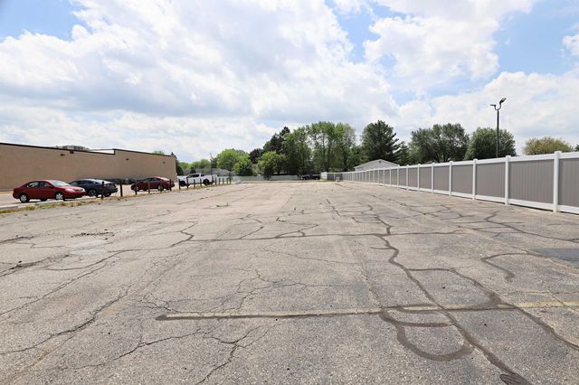 1524 E Pierson Road, Flushing, MI 48433