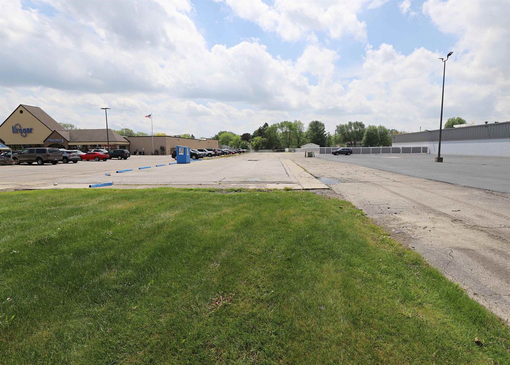 1524 E Pierson Road, Flushing, MI 48433