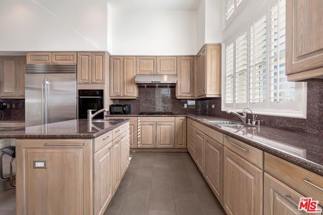 11820 Gwynne Lane, Los Angeles, CA 90077