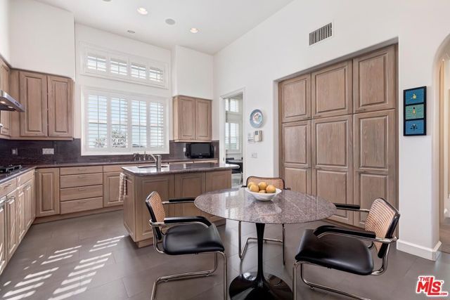 11820 Gwynne Lane, Los Angeles, CA 90077