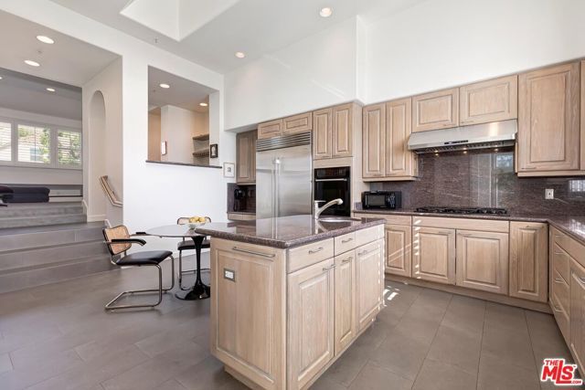 11820 Gwynne Lane, Los Angeles, CA 90077