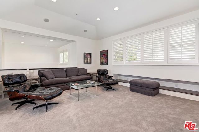 11820 Gwynne Lane, Los Angeles, CA 90077