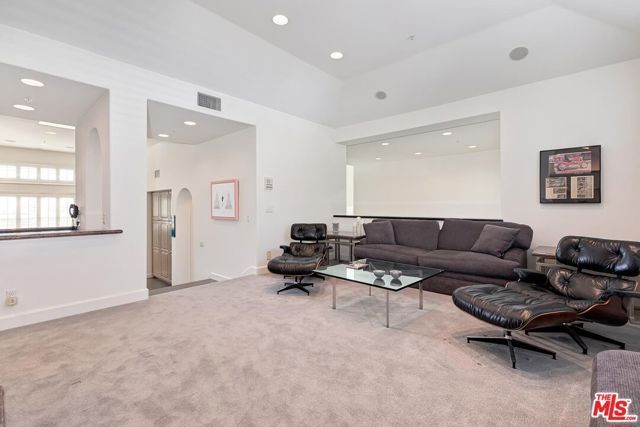 11820 Gwynne Lane, Los Angeles, CA 90077