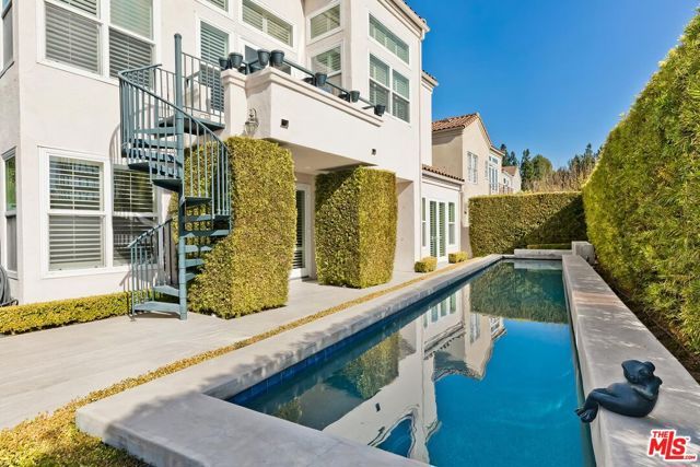 11820 Gwynne Lane, Los Angeles, CA 90077