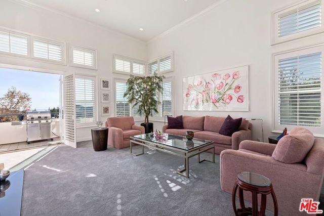 11820 Gwynne Lane, Los Angeles, CA 90077