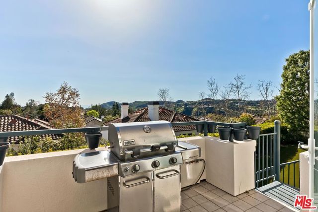 11820 Gwynne Lane, Los Angeles, CA 90077