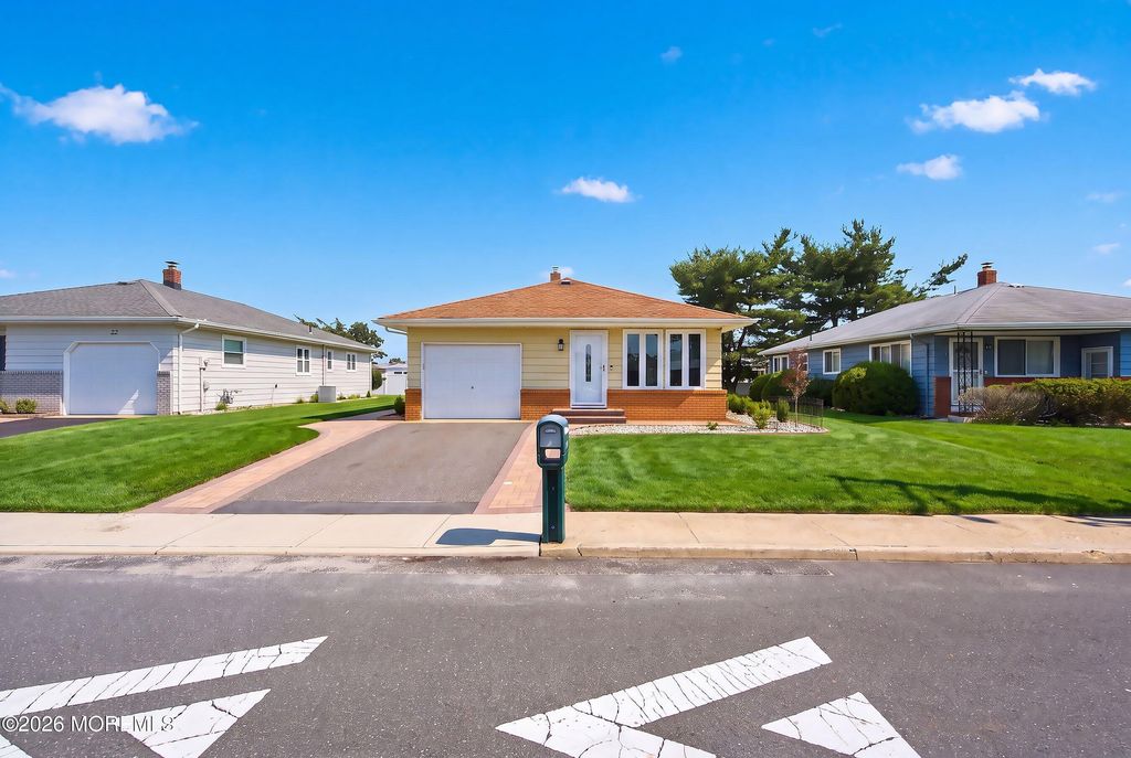 20 Tortola Street, Toms River, NJ 08757