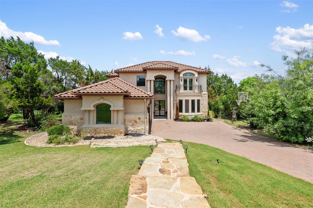 27 Autumn Oaks DR, The Hills, TX 78738